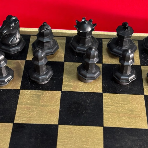 Vintage Remotrol Magnetic Travel Chess Board Game Set COMPLETE Original Box & - Picture 4 of 10